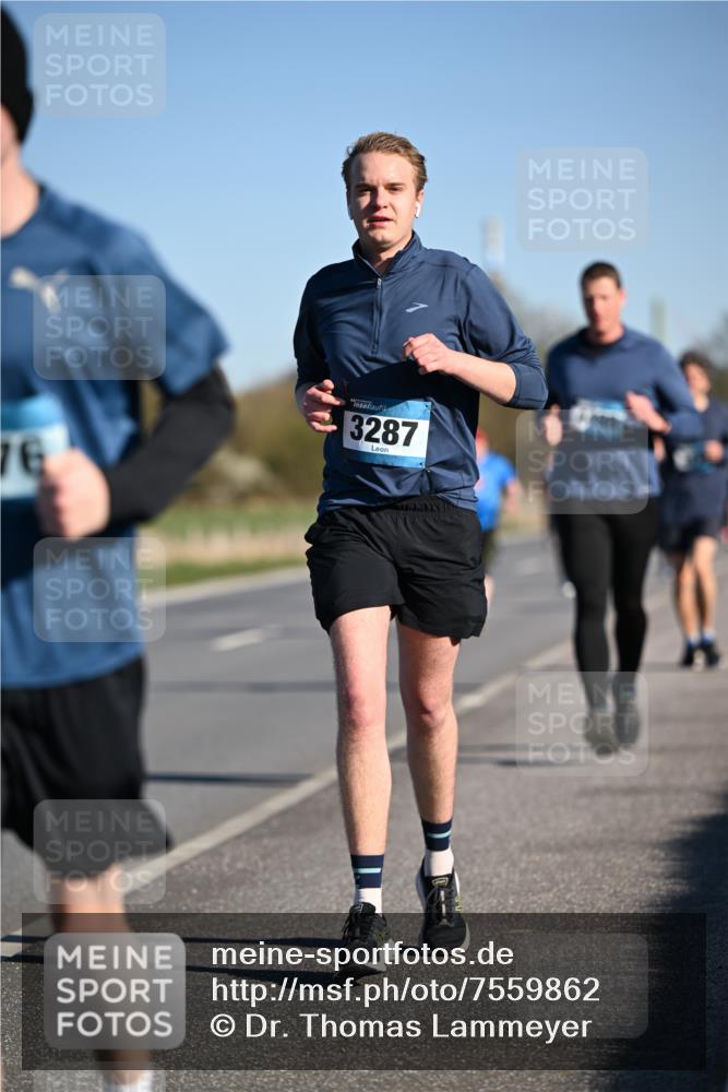 06.04.2025 - 44. Internationalen Wilhelmsburger Insellauf Dr. Thomas Lammeyer http://msf.ph/oto/7559862 06.04.2025 09:35:33 Laufen 76, 3287 meine-sportfotos.de