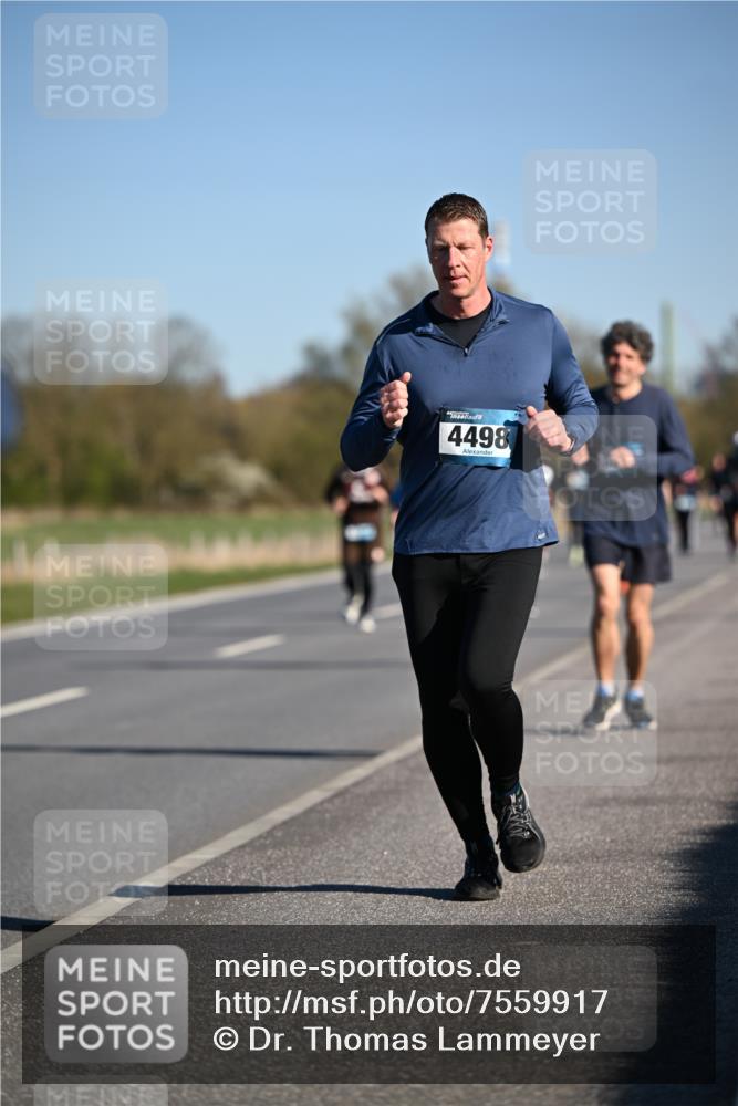 06.04.2025 - 44. Internationalen Wilhelmsburger Insellauf Dr. Thomas Lammeyer http://msf.ph/oto/7559917 06.04.2025 09:35:35 Laufen 4498 meine-sportfotos.de