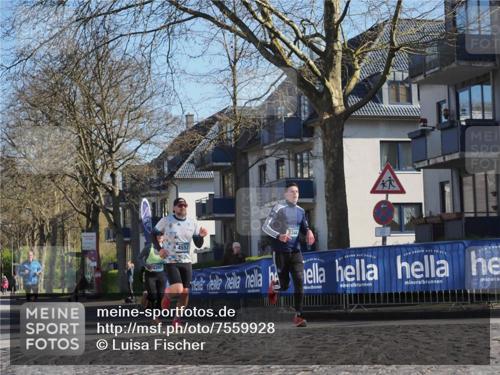 06.04.2025 - 44. Internationalen Wilhelmsburger Insellauf Luisa Fischer http://msf.ph/oto/7559928 06.04.2025 10:27:12 Ziel 4207, 4553, 3344 meine-sportfotos.de