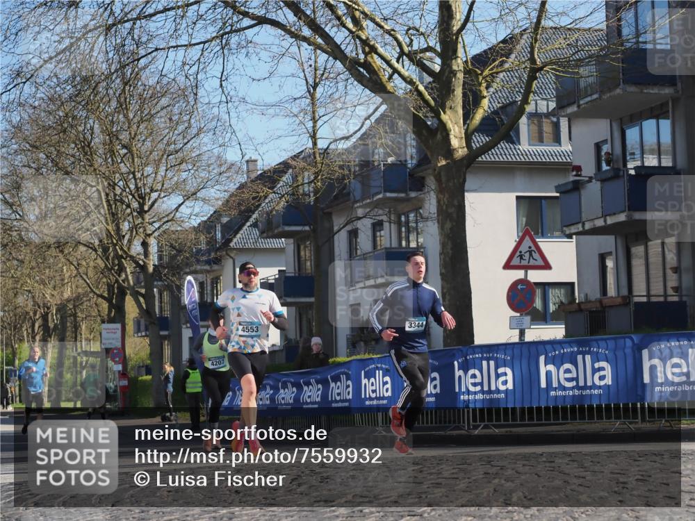 06.04.2025 - 44. Internationalen Wilhelmsburger Insellauf Luisa Fischer http://msf.ph/oto/7559932 06.04.2025 10:27:12 Ziel 4207, 4553, 3344 meine-sportfotos.de
