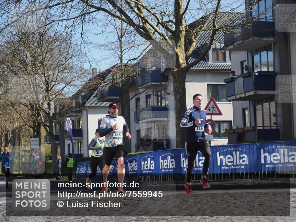 06.04.2025 - 44. Internationalen Wilhelmsburger Insellauf Luisa Fischer http://msf.ph/oto/7559945 06.04.2025 10:27:13 Ziel 4553, 3344, 4207 meine-sportfotos.de