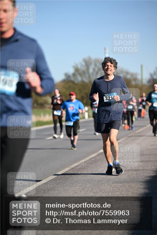 06.04.2025 - 44. Internationalen Wilhelmsburger Insellauf Dr. Thomas Lammeyer http://msf.ph/oto/7559963 06.04.2025 09:35:36 Laufen 198, 3213 meine-sportfotos.de