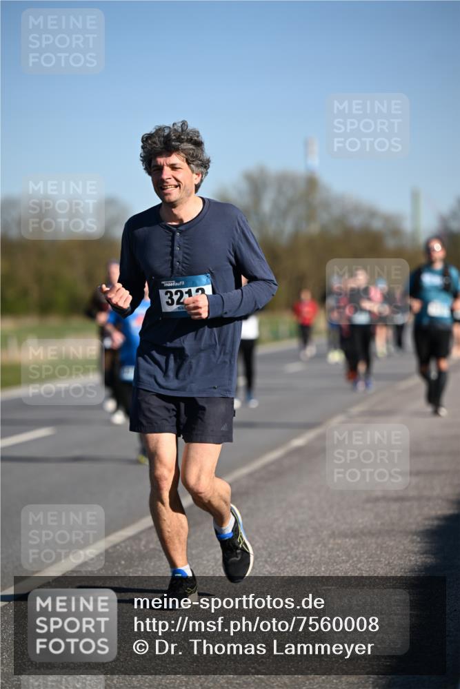 06.04.2025 - 44. Internationalen Wilhelmsburger Insellauf Dr. Thomas Lammeyer http://msf.ph/oto/7560008 06.04.2025 09:35:38 Laufen 3212 meine-sportfotos.de