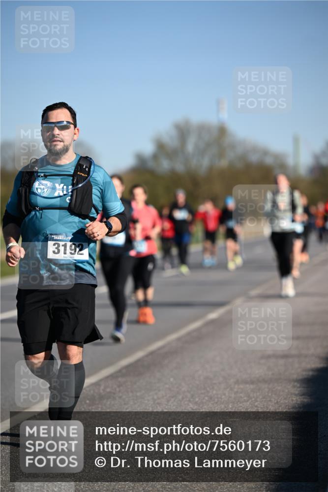 06.04.2025 - 44. Internationalen Wilhelmsburger Insellauf Dr. Thomas Lammeyer http://msf.ph/oto/7560173 06.04.2025 09:35:44 Laufen 3192 meine-sportfotos.de