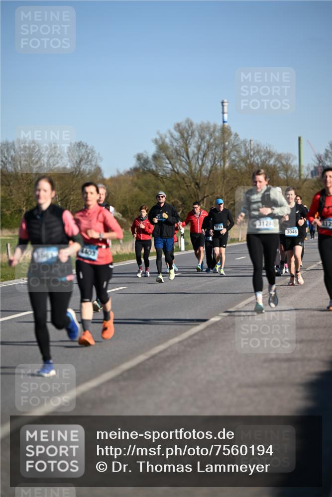 06.04.2025 - 44. Internationalen Wilhelmsburger Insellauf Dr. Thomas Lammeyer http://msf.ph/oto/7560194 06.04.2025 09:35:45 Laufen 103, 3723, 3124, 3048, 112 meine-sportfotos.de