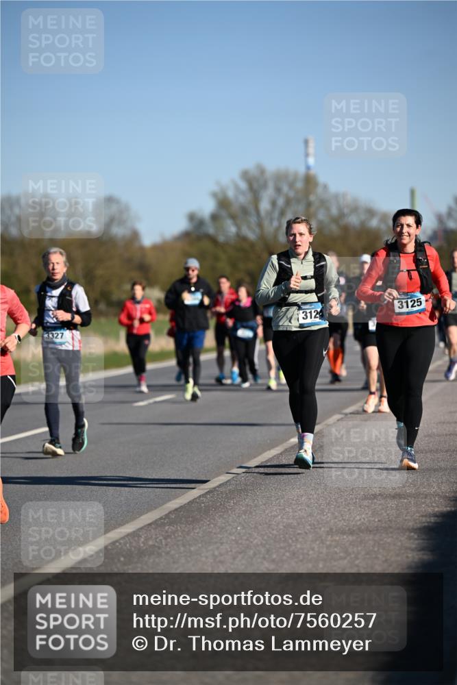 06.04.2025 - 44. Internationalen Wilhelmsburger Insellauf Dr. Thomas Lammeyer http://msf.ph/oto/7560257 06.04.2025 09:35:47 Laufen 3124, 3125, 3327 meine-sportfotos.de