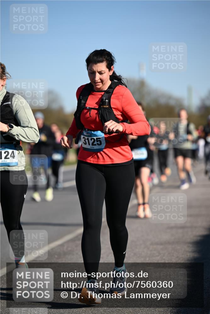 06.04.2025 - 44. Internationalen Wilhelmsburger Insellauf Dr. Thomas Lammeyer http://msf.ph/oto/7560360 06.04.2025 09:35:50 Laufen 124, 3125 meine-sportfotos.de
