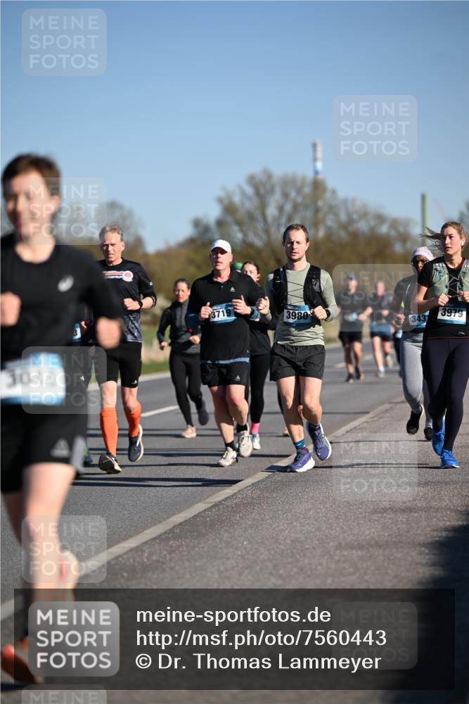 06.04.2025 - 44. Internationalen Wilhelmsburger Insellauf Dr. Thomas Lammeyer http://msf.ph/oto/7560443 06.04.2025 09:35:53 Laufen 3048, 3980, 3979, 343 meine-sportfotos.de