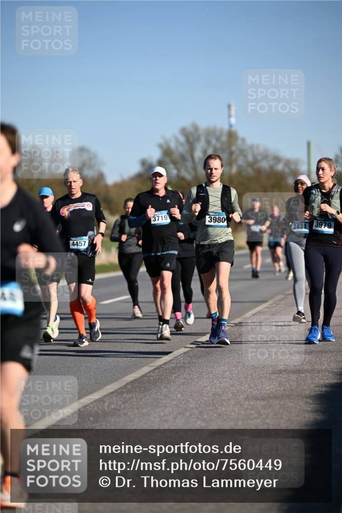06.04.2025 - 44. Internationalen Wilhelmsburger Insellauf Dr. Thomas Lammeyer http://msf.ph/oto/7560449 06.04.2025 09:35:53 Laufen 3719, 3980, 3431, 3979, 4457 meine-sportfotos.de