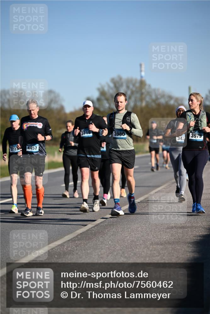 06.04.2025 - 44. Internationalen Wilhelmsburger Insellauf Dr. Thomas Lammeyer http://msf.ph/oto/7560462 06.04.2025 09:35:53 Laufen 3723, 4457, 3719, 3980, 3979, 343 meine-sportfotos.de