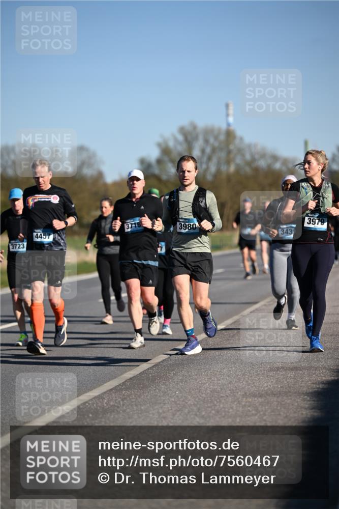 06.04.2025 - 44. Internationalen Wilhelmsburger Insellauf Dr. Thomas Lammeyer http://msf.ph/oto/7560467 06.04.2025 09:35:53 Laufen 3723, 4457, 3980, 343, 3979 meine-sportfotos.de