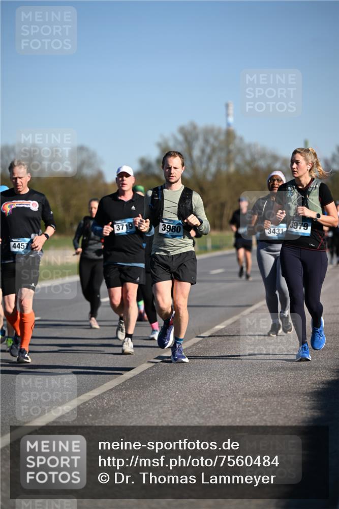 06.04.2025 - 44. Internationalen Wilhelmsburger Insellauf Dr. Thomas Lammeyer http://msf.ph/oto/7560484 06.04.2025 09:35:54 Laufen 371, 3980, 445, 3431, 3979 meine-sportfotos.de