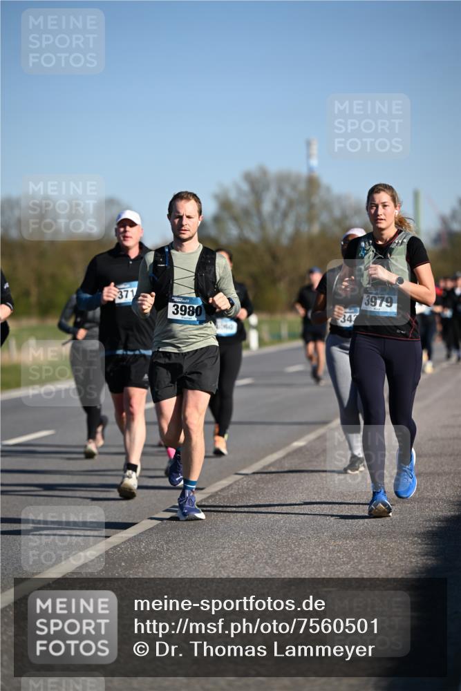 06.04.2025 - 44. Internationalen Wilhelmsburger Insellauf Dr. Thomas Lammeyer http://msf.ph/oto/7560501 06.04.2025 09:35:54 Laufen 371, 3980, 347, 3979 meine-sportfotos.de