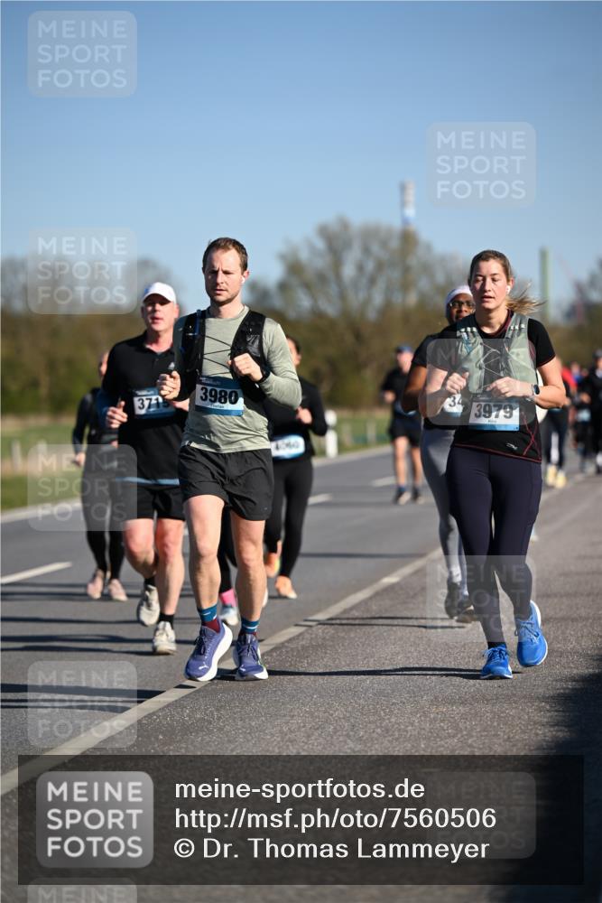 06.04.2025 - 44. Internationalen Wilhelmsburger Insellauf Dr. Thomas Lammeyer http://msf.ph/oto/7560506 06.04.2025 09:35:54 Laufen 371, 3980, 4710610, 34, 3979 meine-sportfotos.de