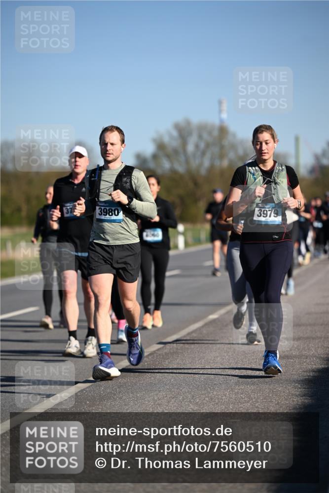 06.04.2025 - 44. Internationalen Wilhelmsburger Insellauf Dr. Thomas Lammeyer http://msf.ph/oto/7560510 06.04.2025 09:35:55 Laufen 37, 3980, 3979 meine-sportfotos.de