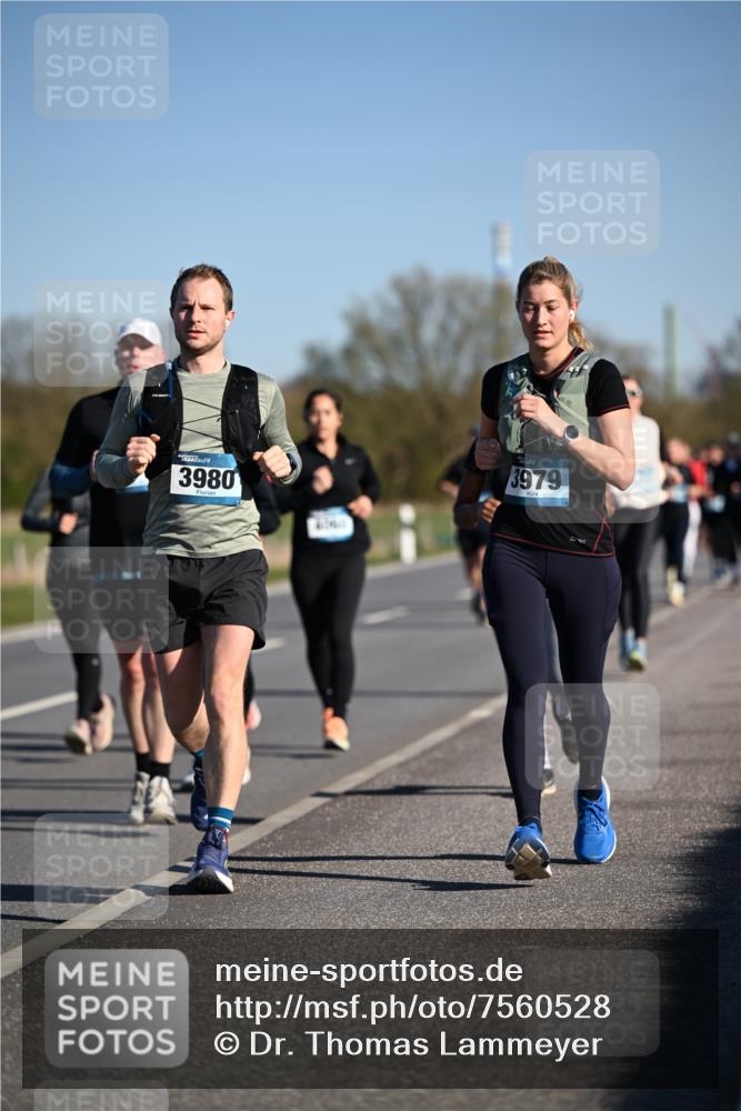 06.04.2025 - 44. Internationalen Wilhelmsburger Insellauf Dr. Thomas Lammeyer http://msf.ph/oto/7560528 06.04.2025 09:35:55 Laufen 3980, 3979 meine-sportfotos.de