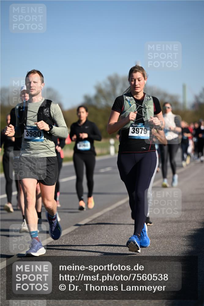06.04.2025 - 44. Internationalen Wilhelmsburger Insellauf Dr. Thomas Lammeyer http://msf.ph/oto/7560538 06.04.2025 09:35:55 Laufen 3980, 3979 meine-sportfotos.de