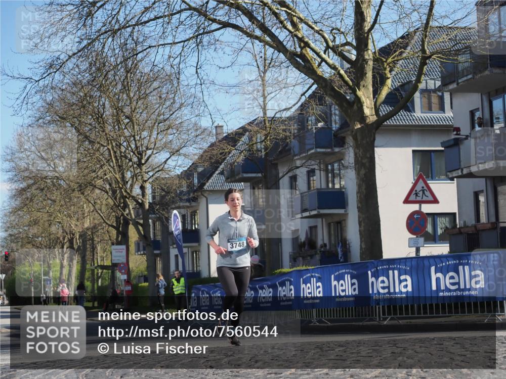 06.04.2025 - 44. Internationalen Wilhelmsburger Insellauf Luisa Fischer http://msf.ph/oto/7560544 06.04.2025 10:28:03 Ziel 3748 meine-sportfotos.de