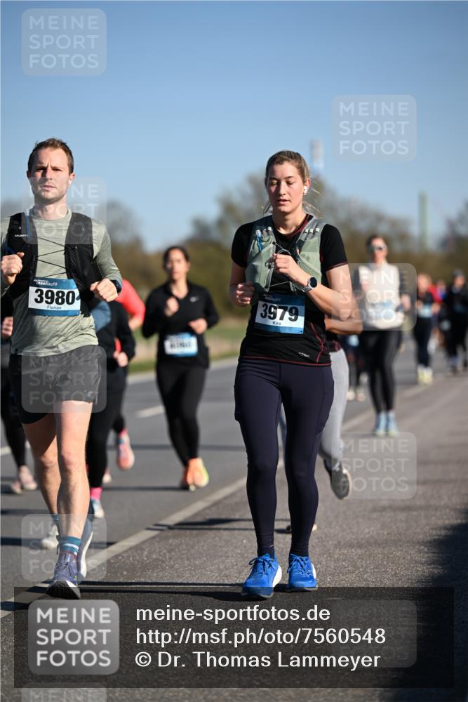 06.04.2025 - 44. Internationalen Wilhelmsburger Insellauf Dr. Thomas Lammeyer http://msf.ph/oto/7560548 06.04.2025 09:35:56 Laufen 3980, 3979 meine-sportfotos.de