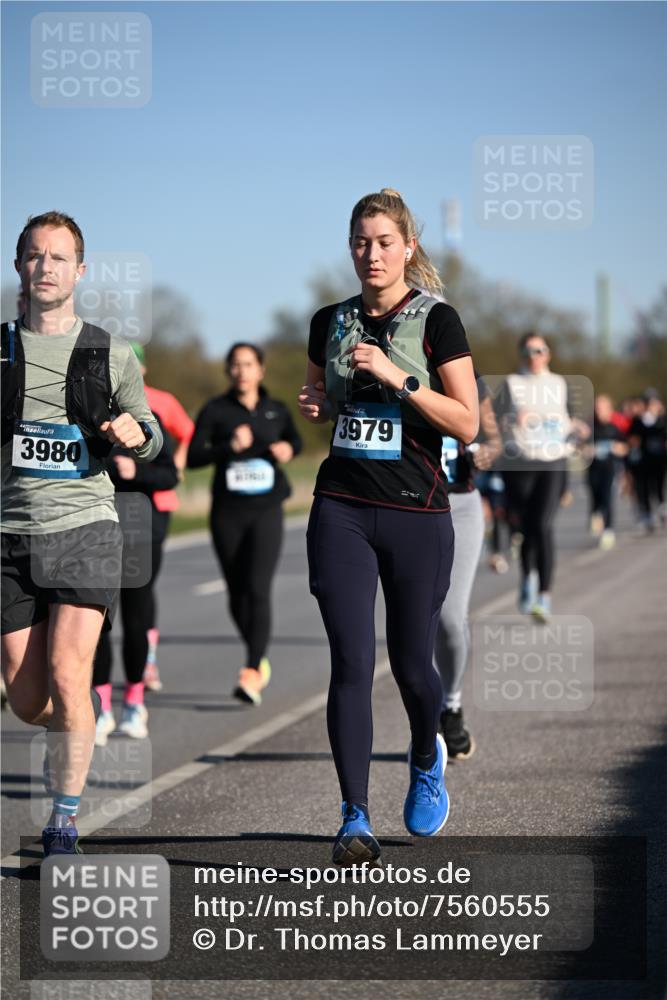 06.04.2025 - 44. Internationalen Wilhelmsburger Insellauf Dr. Thomas Lammeyer http://msf.ph/oto/7560555 06.04.2025 09:35:56 Laufen 3980, 3979 meine-sportfotos.de