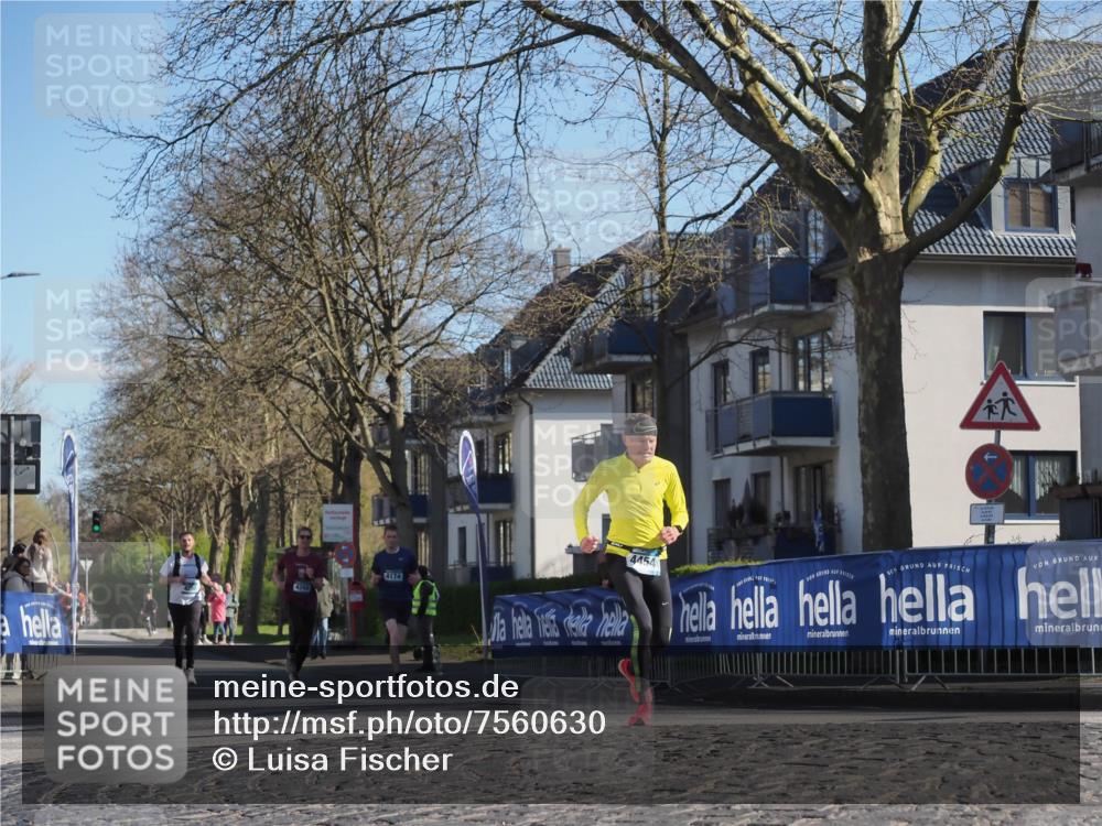 06.04.2025 - 44. Internationalen Wilhelmsburger Insellauf Luisa Fischer http://msf.ph/oto/7560630 06.04.2025 10:28:20 Ziel 4263, 4174, 4454 meine-sportfotos.de