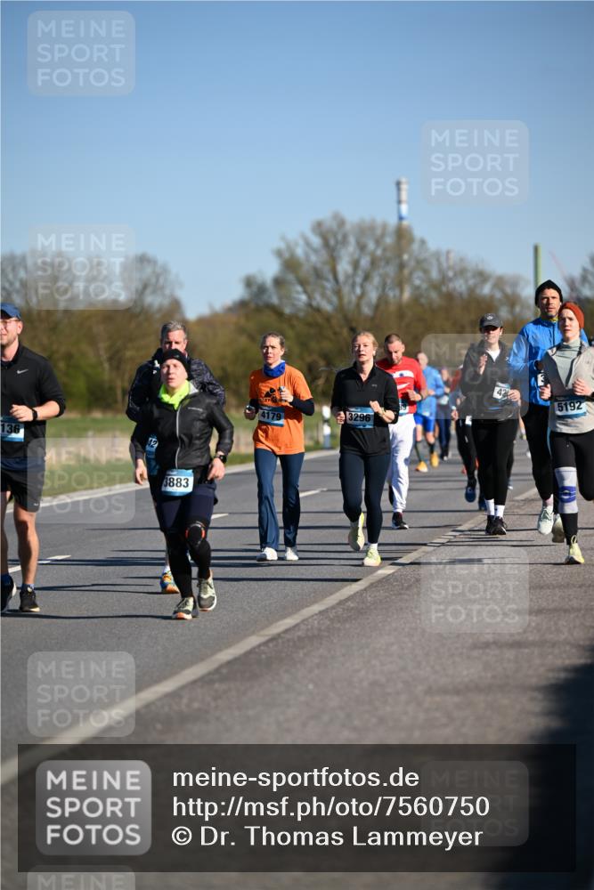 06.04.2025 - 44. Internationalen Wilhelmsburger Insellauf Dr. Thomas Lammeyer http://msf.ph/oto/7560750 06.04.2025 09:36:02 Laufen 3883, 4179, 5192, 3296 meine-sportfotos.de