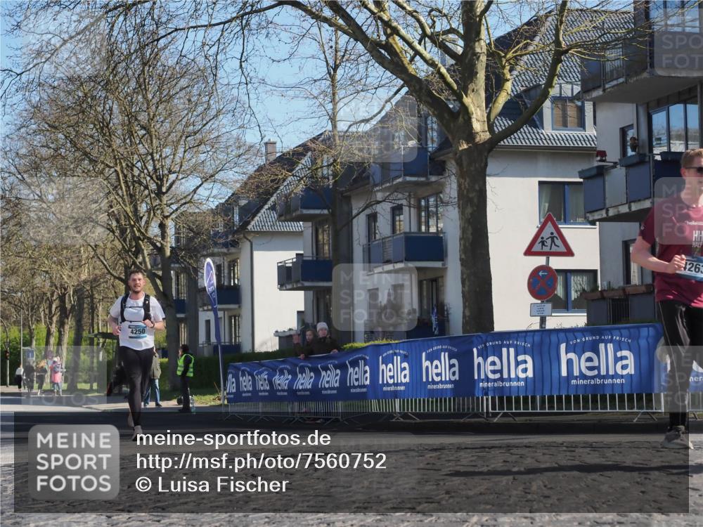 06.04.2025 - 44. Internationalen Wilhelmsburger Insellauf Luisa Fischer http://msf.ph/oto/7560752 06.04.2025 10:28:24 Ziel 4250, 1263 meine-sportfotos.de