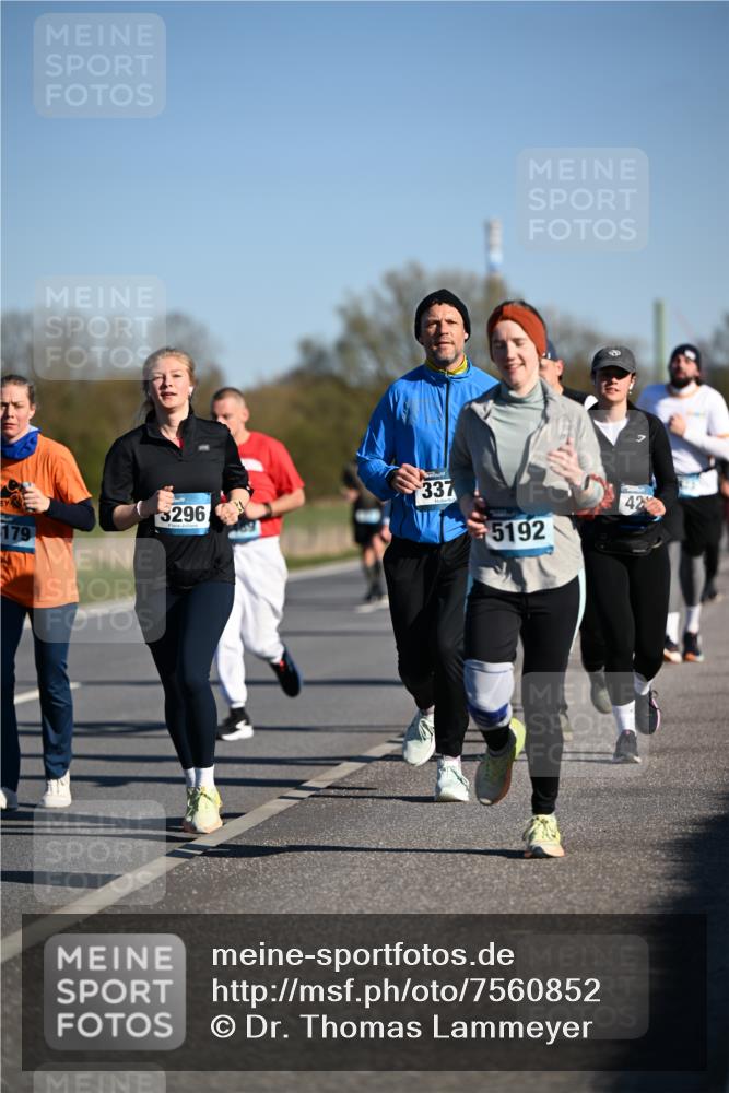 06.04.2025 - 44. Internationalen Wilhelmsburger Insellauf Dr. Thomas Lammeyer http://msf.ph/oto/7560852 06.04.2025 09:36:06 Laufen 179, 3296, 337, 5192, 42 meine-sportfotos.de