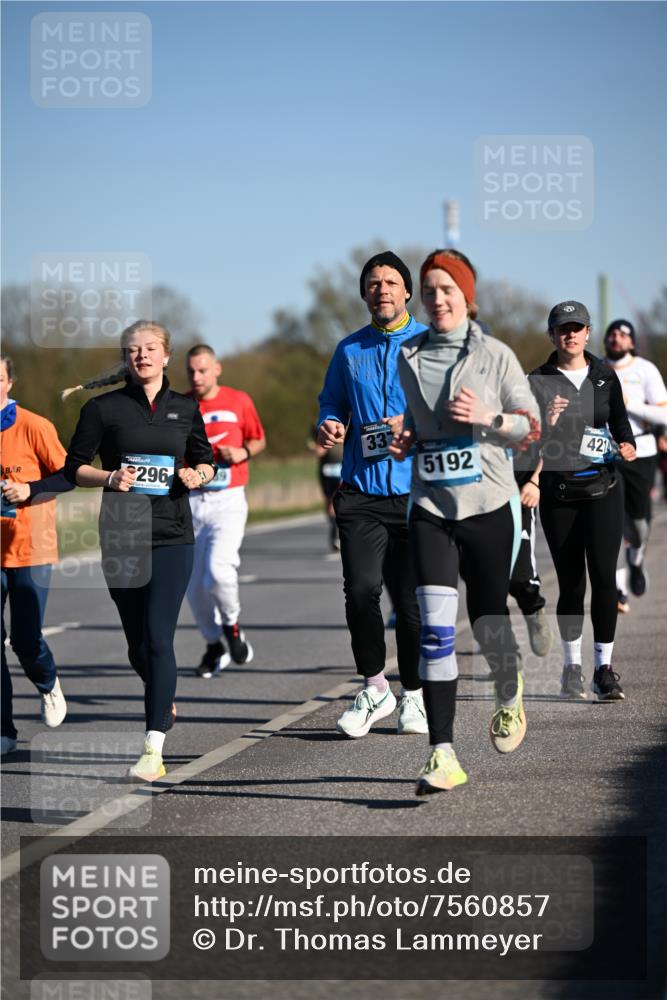 06.04.2025 - 44. Internationalen Wilhelmsburger Insellauf Dr. Thomas Lammeyer http://msf.ph/oto/7560857 06.04.2025 09:36:06 Laufen 296, 33, 5192, 421 meine-sportfotos.de