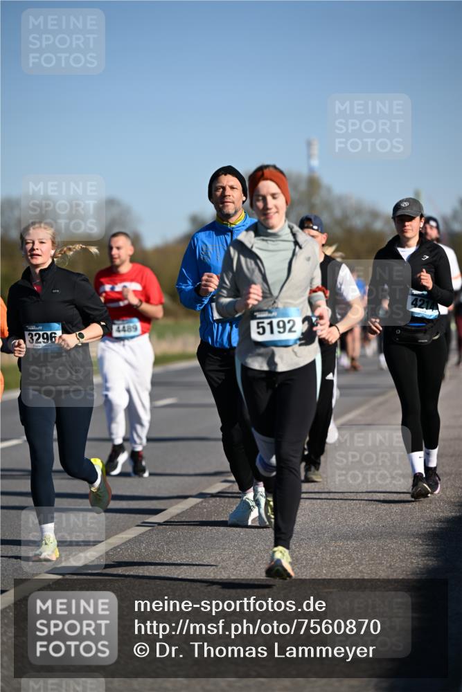 06.04.2025 - 44. Internationalen Wilhelmsburger Insellauf Dr. Thomas Lammeyer http://msf.ph/oto/7560870 06.04.2025 09:36:06 Laufen 3296, 4489, 5192, 4214 meine-sportfotos.de