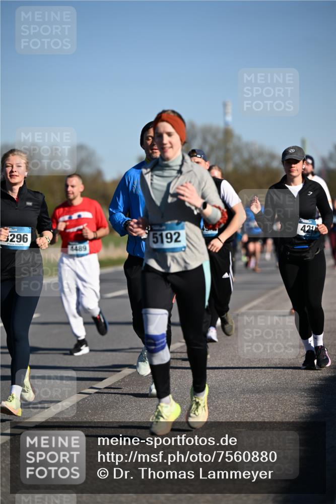 06.04.2025 - 44. Internationalen Wilhelmsburger Insellauf Dr. Thomas Lammeyer http://msf.ph/oto/7560880 06.04.2025 09:36:06 Laufen 296, 5192, 4489, 421 meine-sportfotos.de