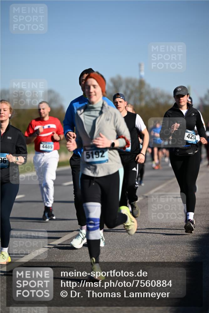 06.04.2025 - 44. Internationalen Wilhelmsburger Insellauf Dr. Thomas Lammeyer http://msf.ph/oto/7560884 06.04.2025 09:36:07 Laufen 96, 4489, 5192, 4214 meine-sportfotos.de