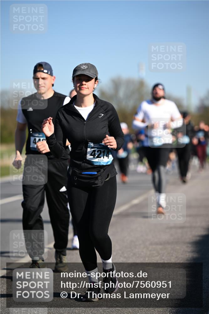 06.04.2025 - 44. Internationalen Wilhelmsburger Insellauf Dr. Thomas Lammeyer http://msf.ph/oto/7560951 06.04.2025 09:36:09 Laufen 44, 4214 meine-sportfotos.de