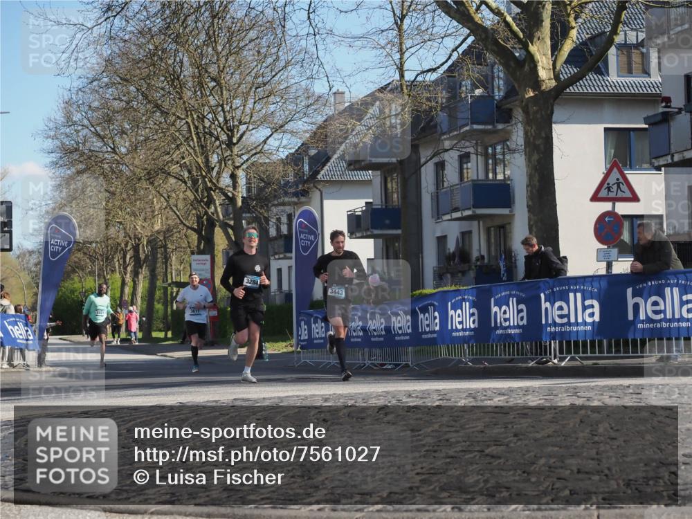 06.04.2025 - 44. Internationalen Wilhelmsburger Insellauf Luisa Fischer http://msf.ph/oto/7561027 06.04.2025 10:29:02 Ziel 3611, 3284, 3443 meine-sportfotos.de