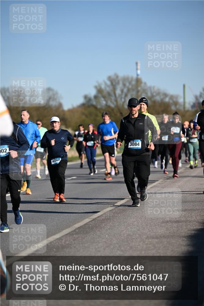 06.04.2025 - 44. Internationalen Wilhelmsburger Insellauf Dr. Thomas Lammeyer http://msf.ph/oto/7561047 06.04.2025 09:36:13 Laufen 002, 4540, 3084, 4187 meine-sportfotos.de