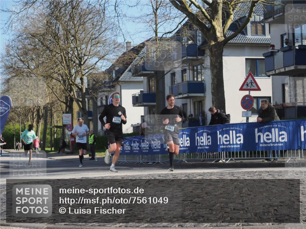 06.04.2025 - 44. Internationalen Wilhelmsburger Insellauf Luisa Fischer http://msf.ph/oto/7561049 06.04.2025 10:29:03 Ziel 3284, 3443, 3021, 3611 meine-sportfotos.de