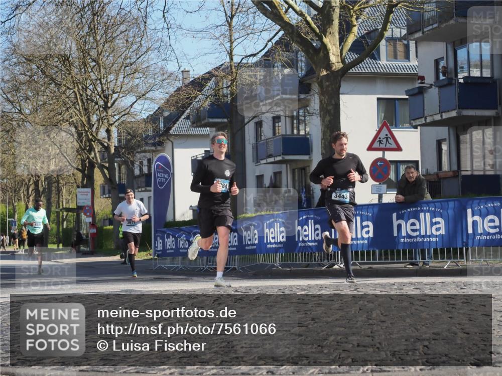06.04.2025 - 44. Internationalen Wilhelmsburger Insellauf Luisa Fischer http://msf.ph/oto/7561066 06.04.2025 10:29:03 Ziel 5021, 3617, 84, 3443 meine-sportfotos.de