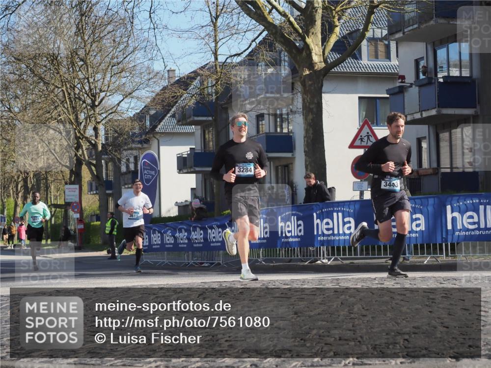 06.04.2025 - 44. Internationalen Wilhelmsburger Insellauf Luisa Fischer http://msf.ph/oto/7561080 06.04.2025 10:29:04 Ziel 5021, 3611, 3284, 3443 meine-sportfotos.de