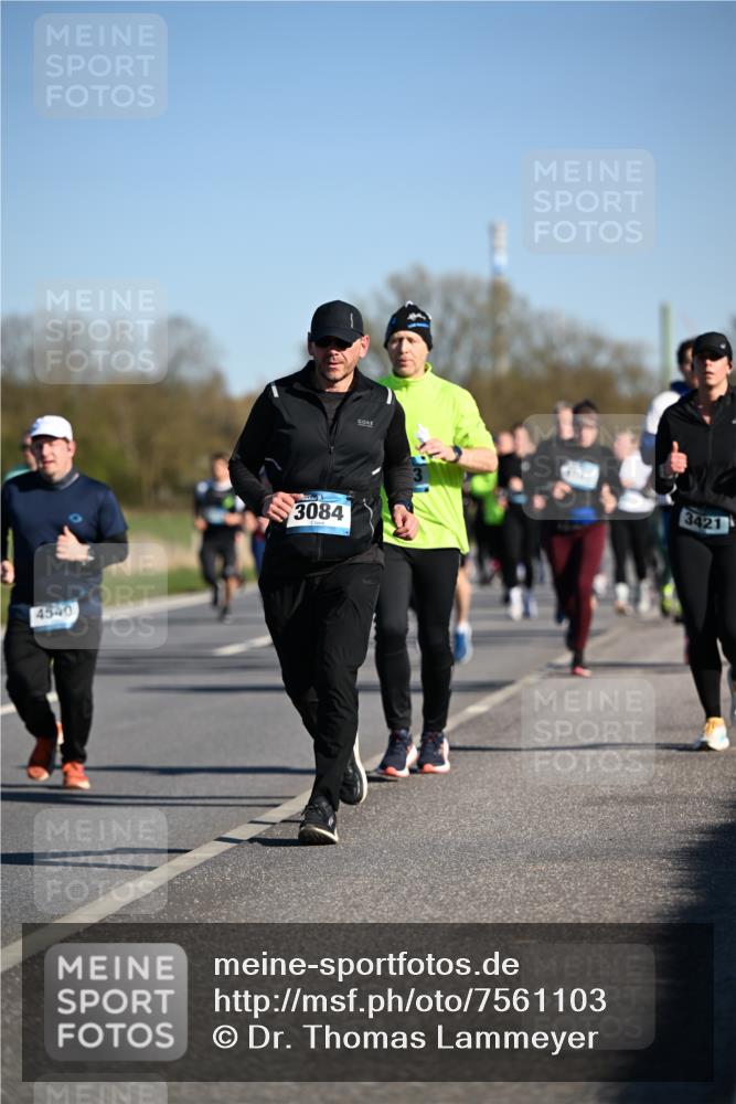 06.04.2025 - 44. Internationalen Wilhelmsburger Insellauf Dr. Thomas Lammeyer http://msf.ph/oto/7561103 06.04.2025 09:36:14 Laufen 4540, 3084, 3421 meine-sportfotos.de