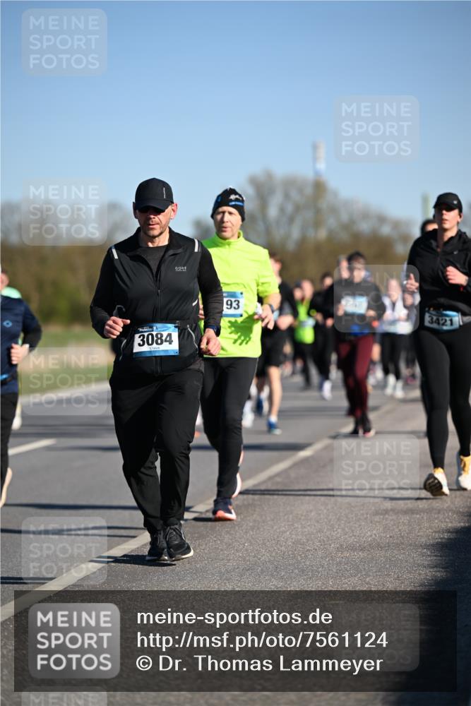 06.04.2025 - 44. Internationalen Wilhelmsburger Insellauf Dr. Thomas Lammeyer http://msf.ph/oto/7561124 06.04.2025 09:36:15 Laufen 3084, 93, 3421 meine-sportfotos.de