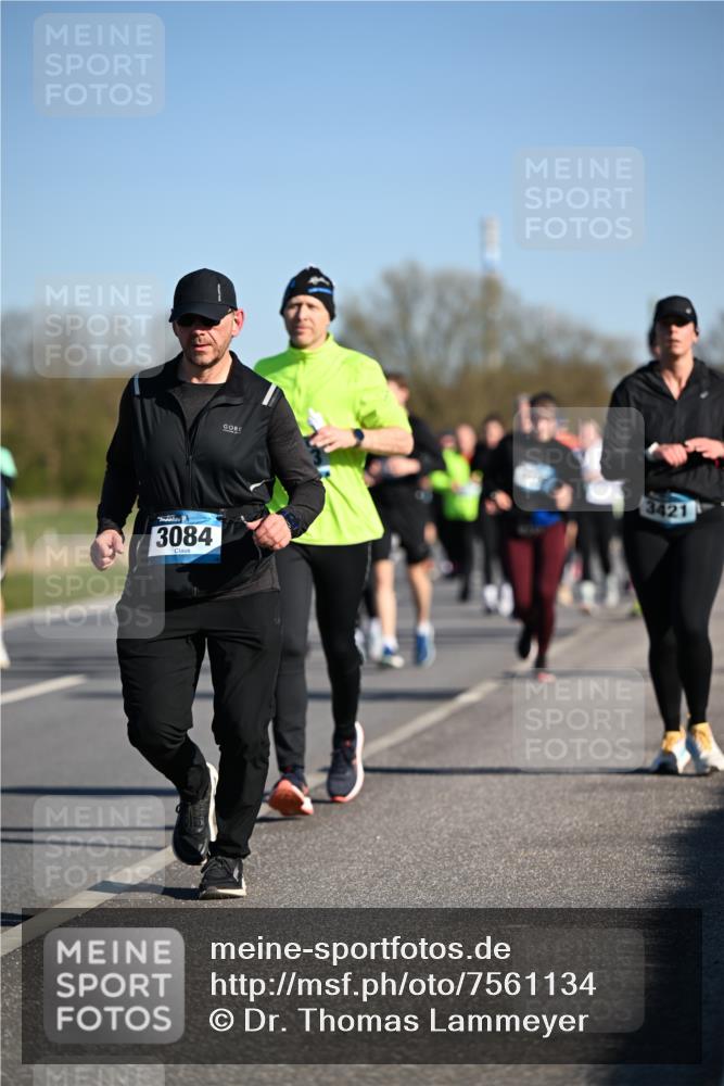 06.04.2025 - 44. Internationalen Wilhelmsburger Insellauf Dr. Thomas Lammeyer http://msf.ph/oto/7561134 06.04.2025 09:36:15 Laufen 3084, 3421 meine-sportfotos.de