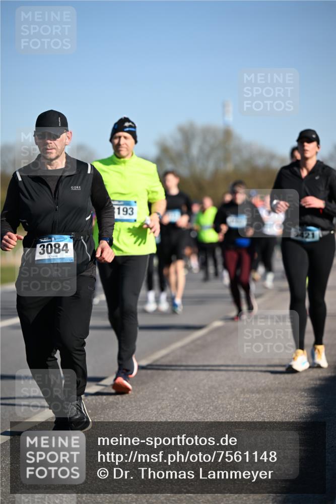 06.04.2025 - 44. Internationalen Wilhelmsburger Insellauf Dr. Thomas Lammeyer http://msf.ph/oto/7561148 06.04.2025 09:36:15 Laufen 3084, 193, 3421 meine-sportfotos.de