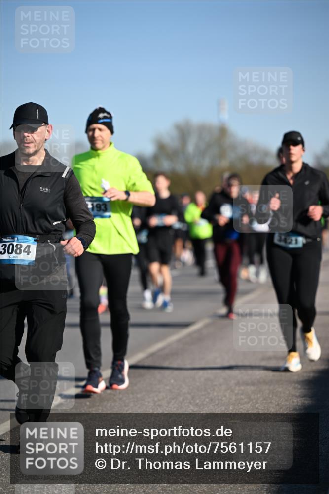 06.04.2025 - 44. Internationalen Wilhelmsburger Insellauf Dr. Thomas Lammeyer http://msf.ph/oto/7561157 06.04.2025 09:36:16 Laufen 3084, 193, 3421 meine-sportfotos.de