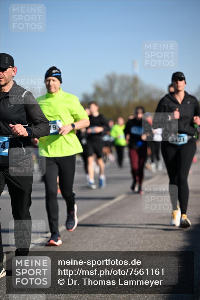 06.04.2025 - 44. Internationalen Wilhelmsburger Insellauf Dr. Thomas Lammeyer http://msf.ph/oto/7561161 06.04.2025 09:36:16 Laufen 19, 3421 meine-sportfotos.de