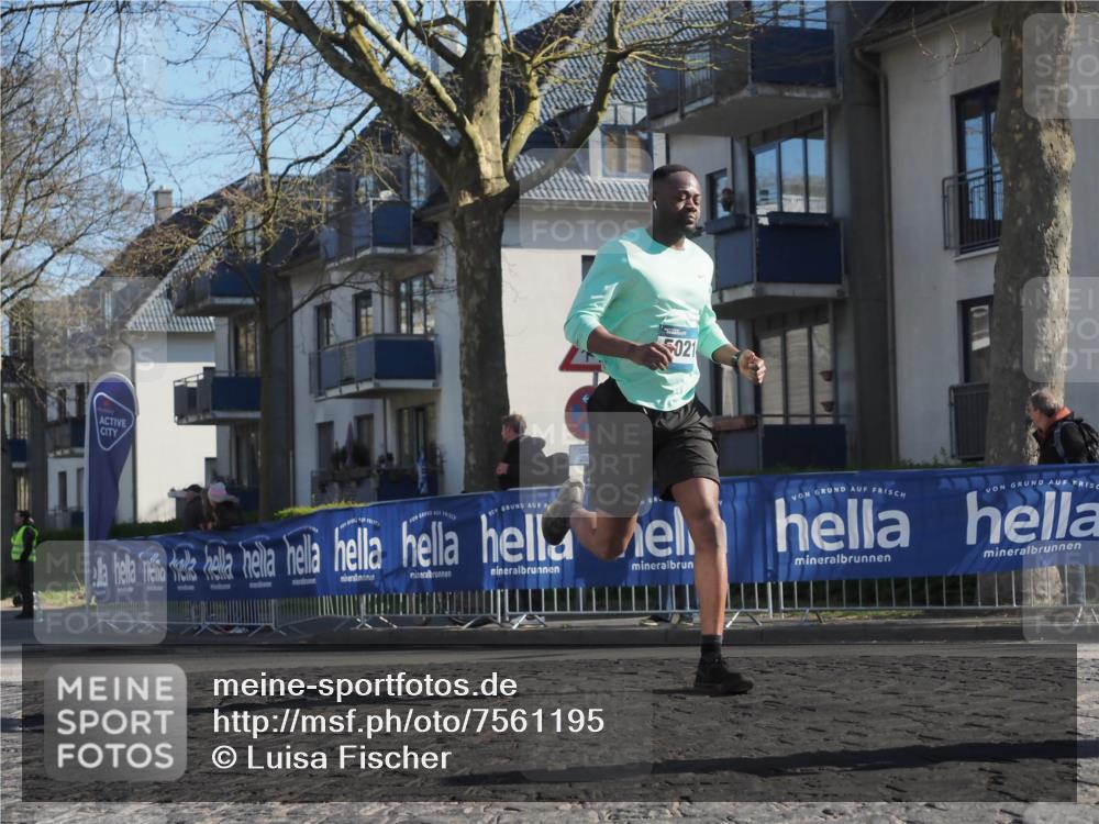 06.04.2025 - 44. Internationalen Wilhelmsburger Insellauf Luisa Fischer http://msf.ph/oto/7561195 06.04.2025 10:29:07 Ziel 5021 meine-sportfotos.de