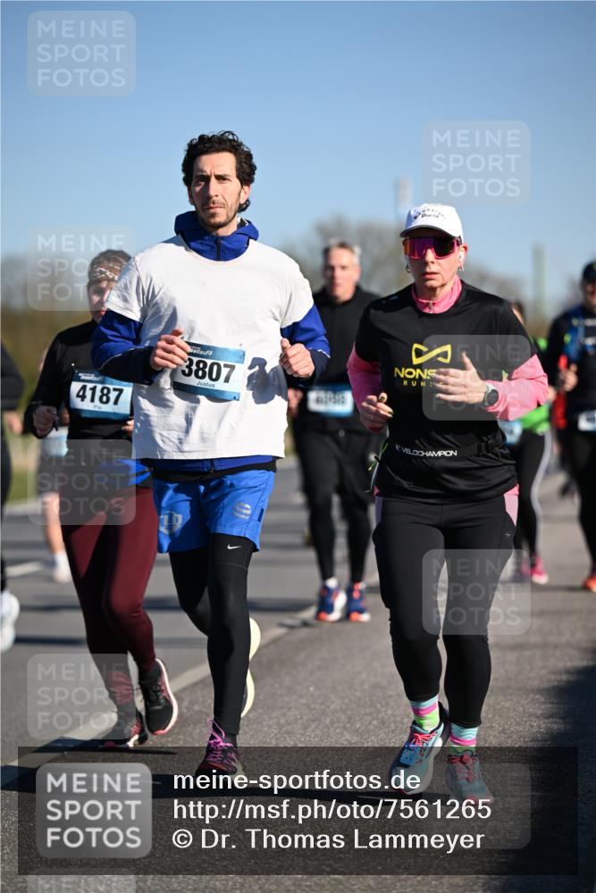 06.04.2025 - 44. Internationalen Wilhelmsburger Insellauf Dr. Thomas Lammeyer http://msf.ph/oto/7561265 06.04.2025 09:36:20 Laufen 4187, 3807 meine-sportfotos.de