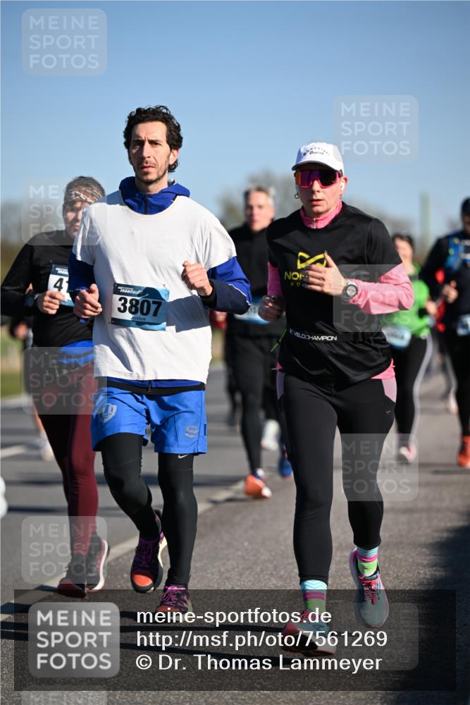 06.04.2025 - 44. Internationalen Wilhelmsburger Insellauf Dr. Thomas Lammeyer http://msf.ph/oto/7561269 06.04.2025 09:36:20 Laufen 41, 3807 meine-sportfotos.de