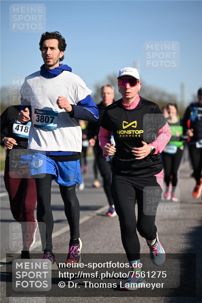 06.04.2025 - 44. Internationalen Wilhelmsburger Insellauf Dr. Thomas Lammeyer http://msf.ph/oto/7561275 06.04.2025 09:36:20 Laufen 418, 3807 meine-sportfotos.de