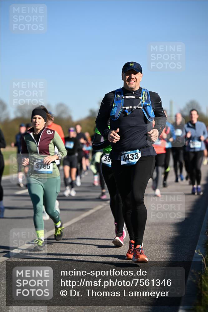 06.04.2025 - 44. Internationalen Wilhelmsburger Insellauf Dr. Thomas Lammeyer http://msf.ph/oto/7561346 06.04.2025 09:36:23 Laufen 3765, 39, 4433 meine-sportfotos.de