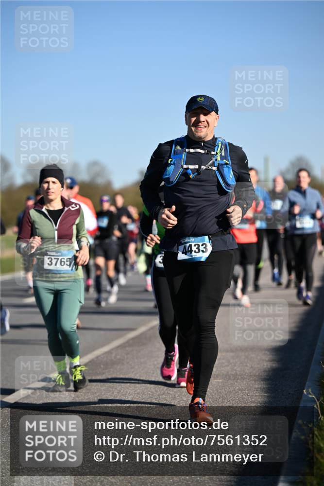 06.04.2025 - 44. Internationalen Wilhelmsburger Insellauf Dr. Thomas Lammeyer http://msf.ph/oto/7561352 06.04.2025 09:36:24 Laufen 3765, 4433 meine-sportfotos.de